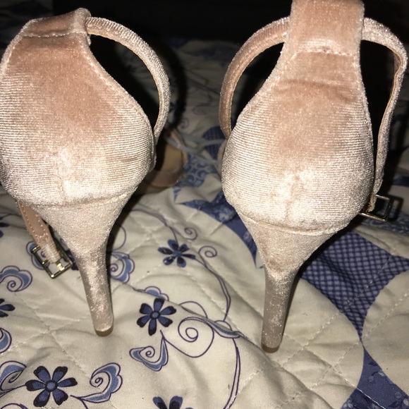 apt 9 heels - Picture 4 of 5